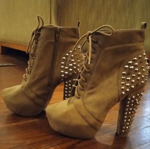 Charlotte Russe Studded Beige Ankle Booties Size 8